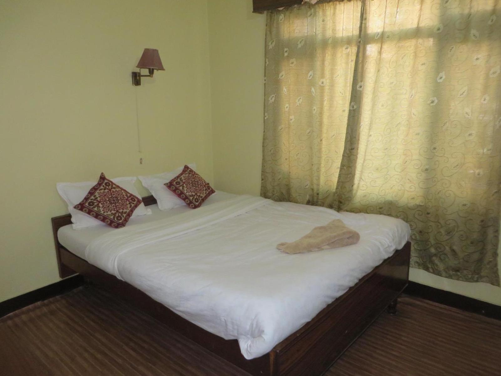 New United Hotel Pokhara Exterior photo