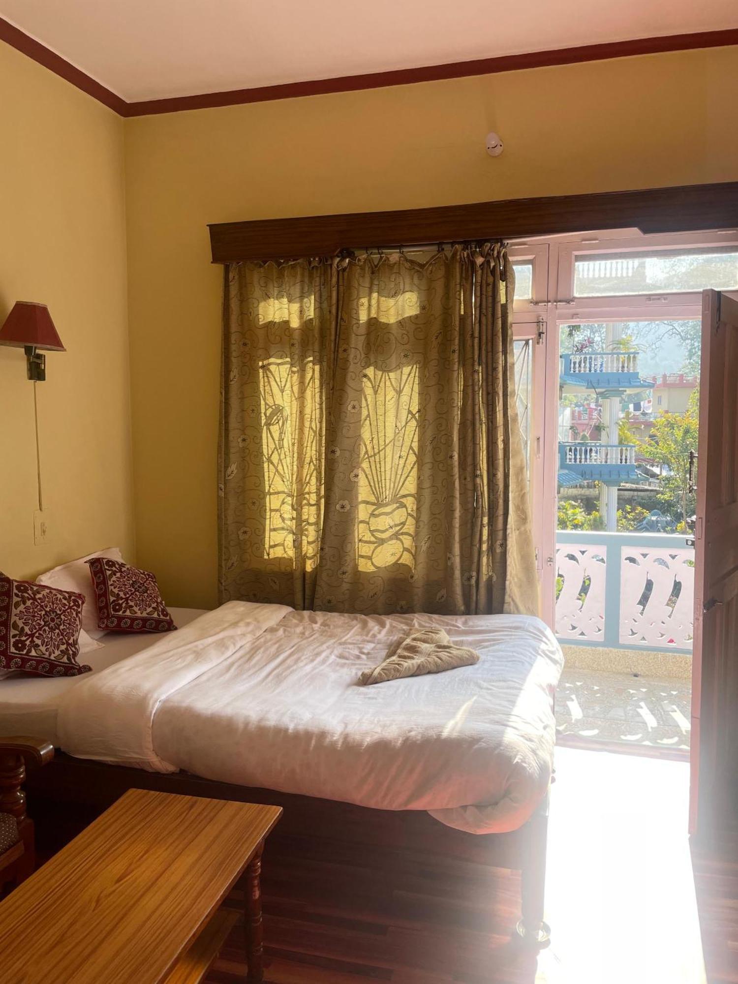 New United Hotel Pokhara Exterior photo